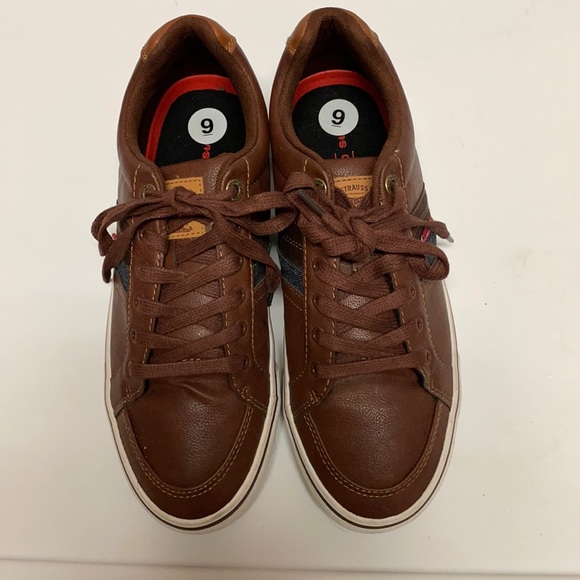 Levi leather tennis shoe - Picture 1 of 3